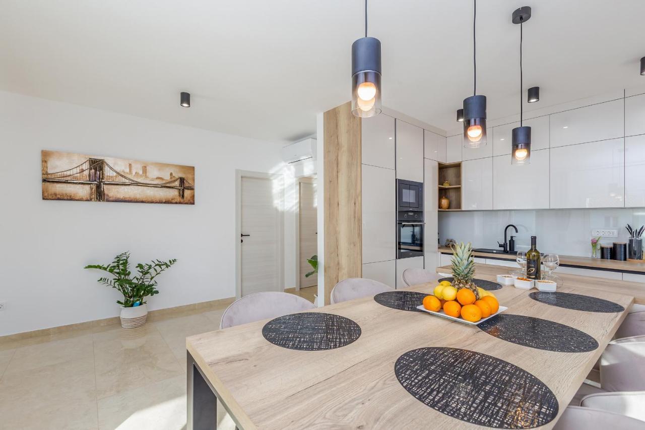 Holiday House Villa Andro Pinezici  Ngoại thất bức ảnh