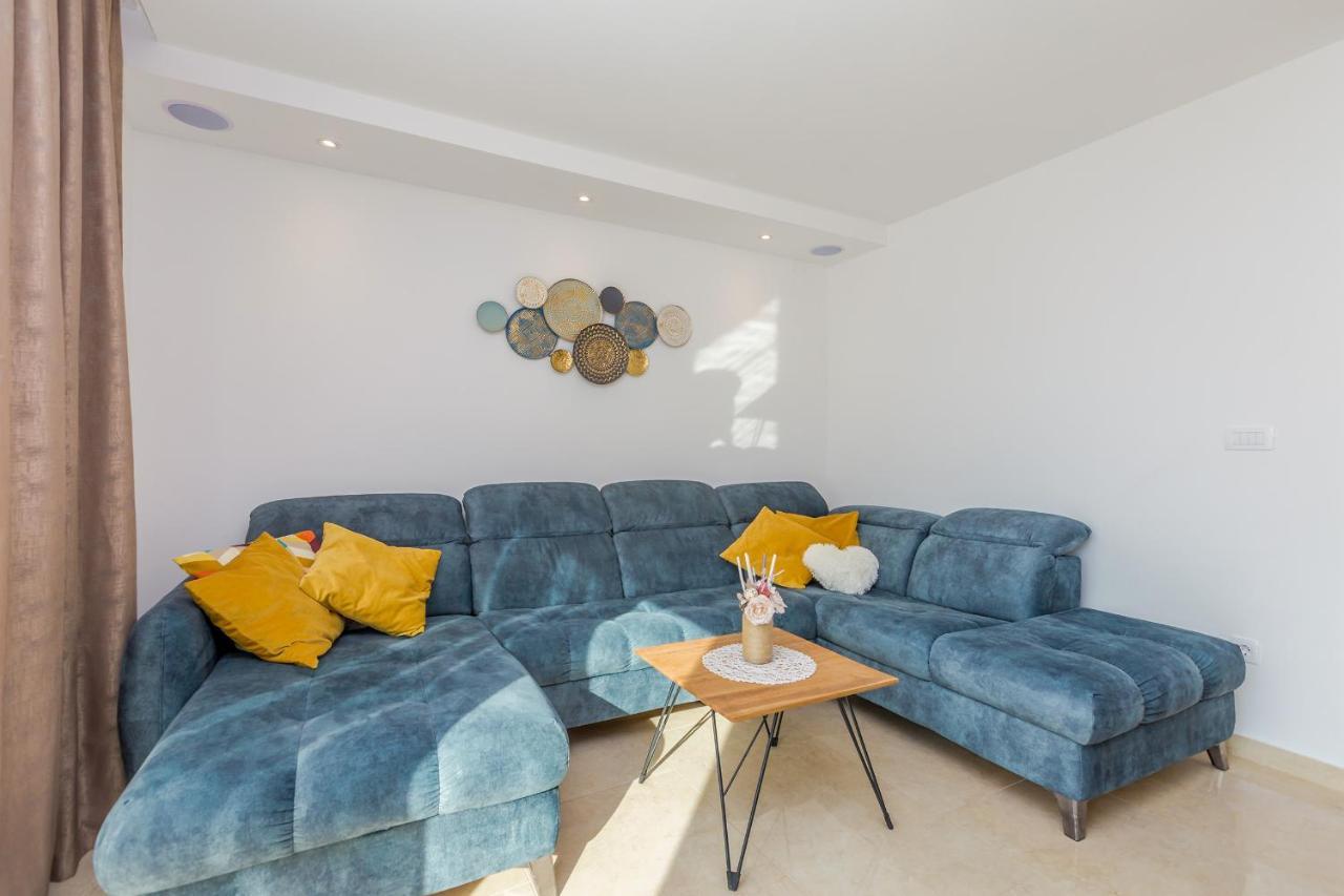 Holiday House Villa Andro Pinezici  Ngoại thất bức ảnh