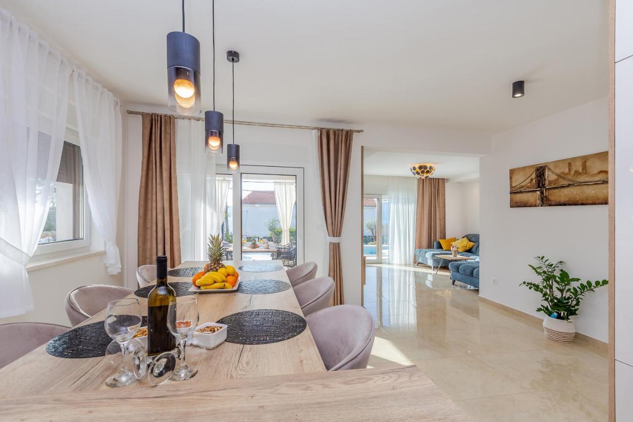 Holiday House Villa Andro Pinezici  Ngoại thất bức ảnh