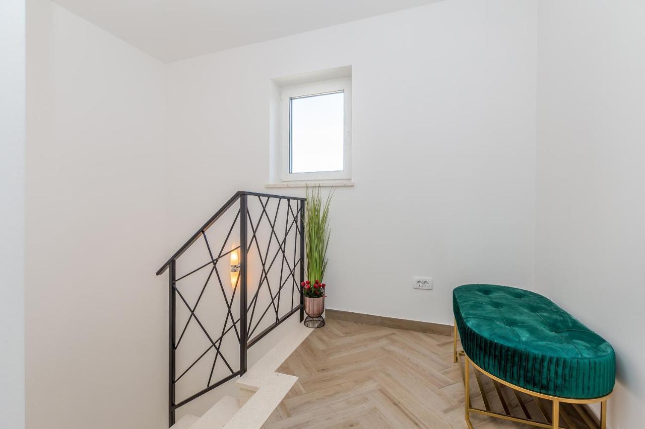 Holiday House Villa Andro Pinezici  Ngoại thất bức ảnh
