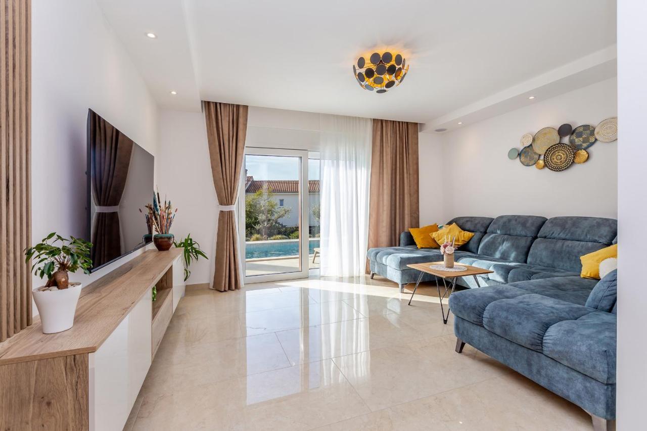 Holiday House Villa Andro Pinezici  Ngoại thất bức ảnh