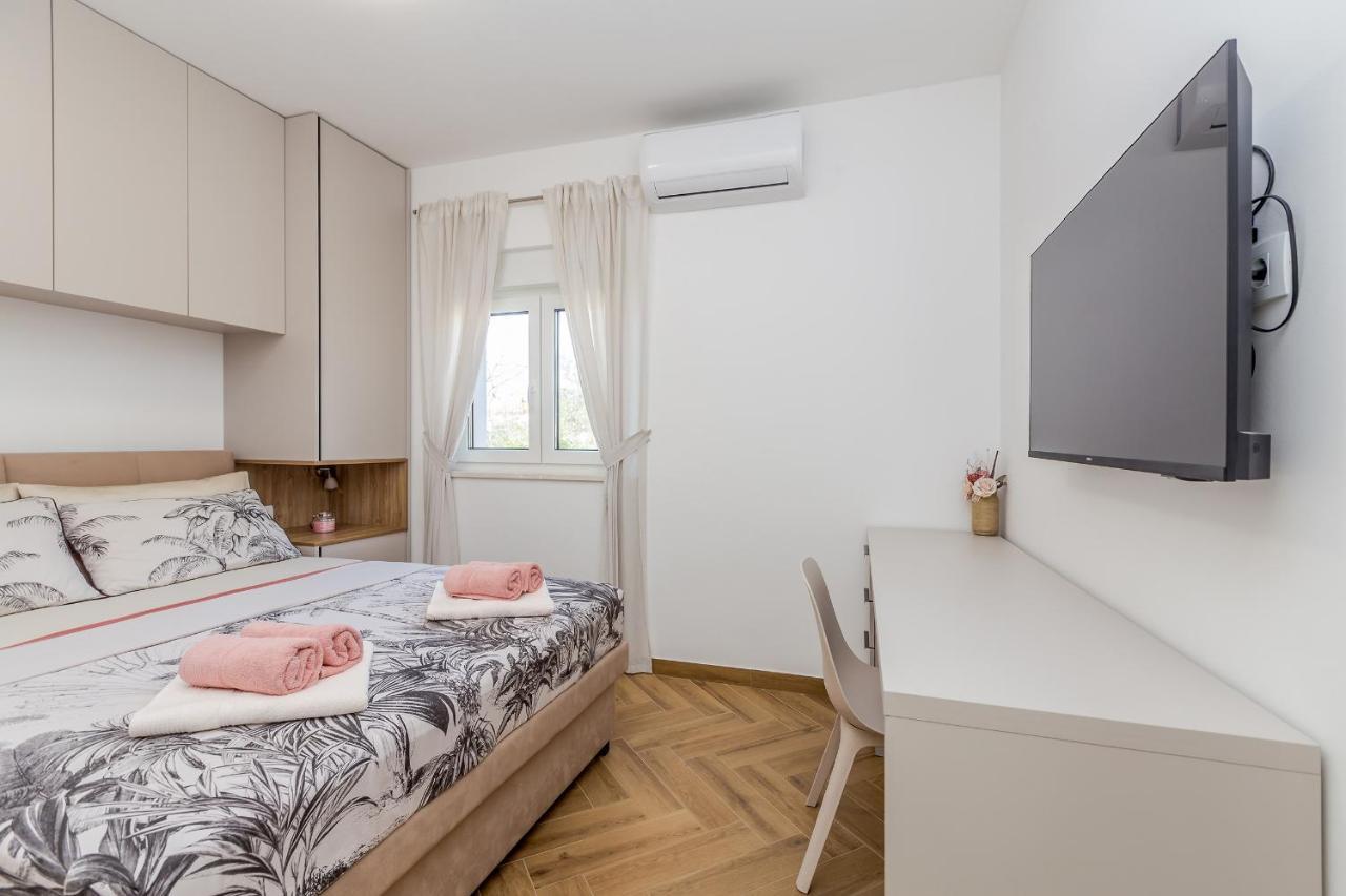 Holiday House Villa Andro Pinezici  Ngoại thất bức ảnh