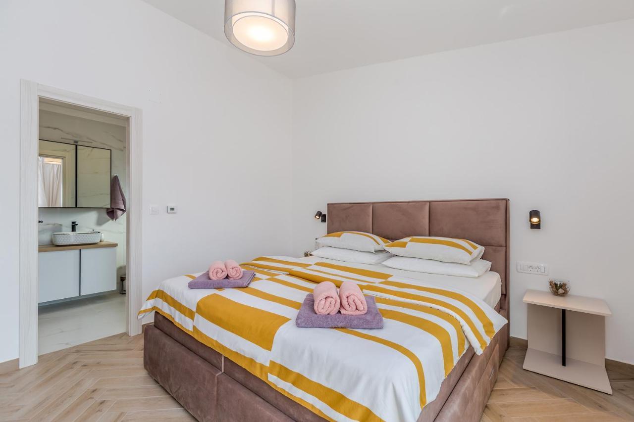 Holiday House Villa Andro Pinezici  Ngoại thất bức ảnh